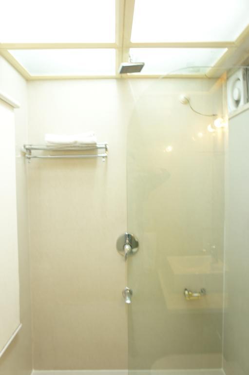 Hotel Surya Prime Kota  Pokój zdjęcie